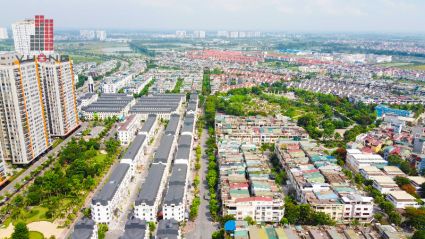Bán nhà liền kề La Casta Văn Phú diện tích 79 m2 hướng Tây Nam mặt tiền 5m thoáng trước sau  Nhà xây thô hoàn thiện mặt ngoài, gần công viên trung tâm La Casta, sổ đỏ chính chủ