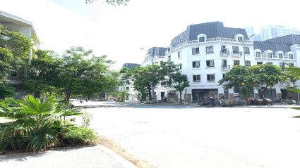 Cho thuê liền kề La Casta Văn Phú shophouse đường 19,5 m, dãy mặt trong để làm văn phòng công ty
